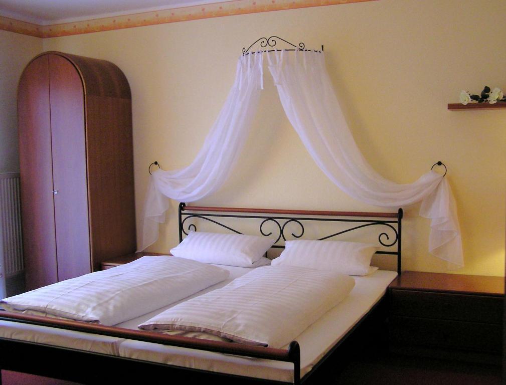 Hotel Pfaffenhof Lich Pokoj fotografie